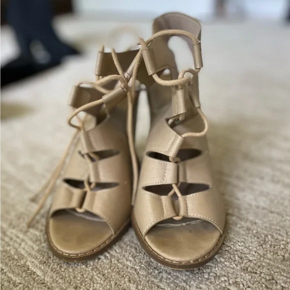 Nude lace up heels - Picture 3 of 9